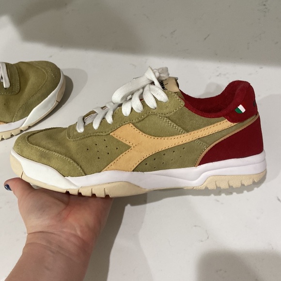 Diadora Italian athletic shoes ❤️🔥 men's 8 EUC( stain on the right shoe lace) - Picture 4 of 15